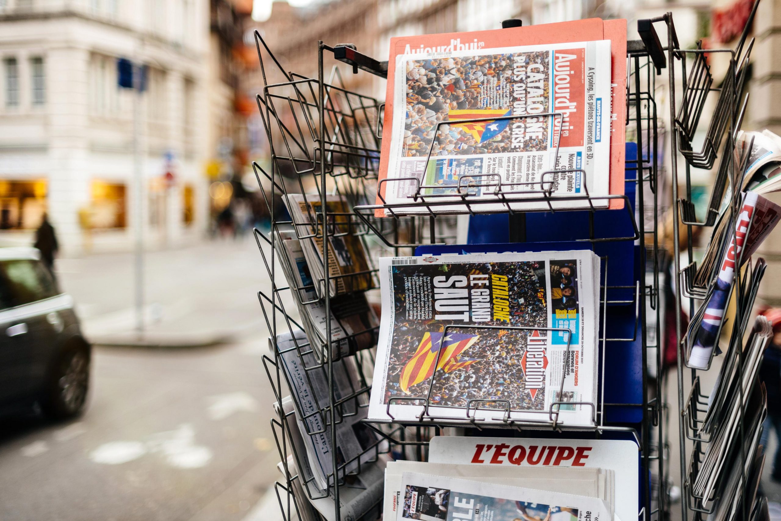 Journaux chez marchand de journaux à Sens